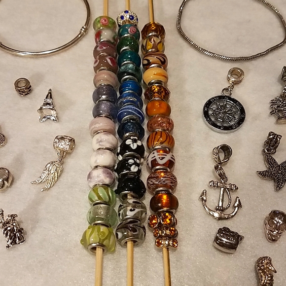 Interchangeable Bracelets, Charms & Glass Beads - Picture 6 of 6